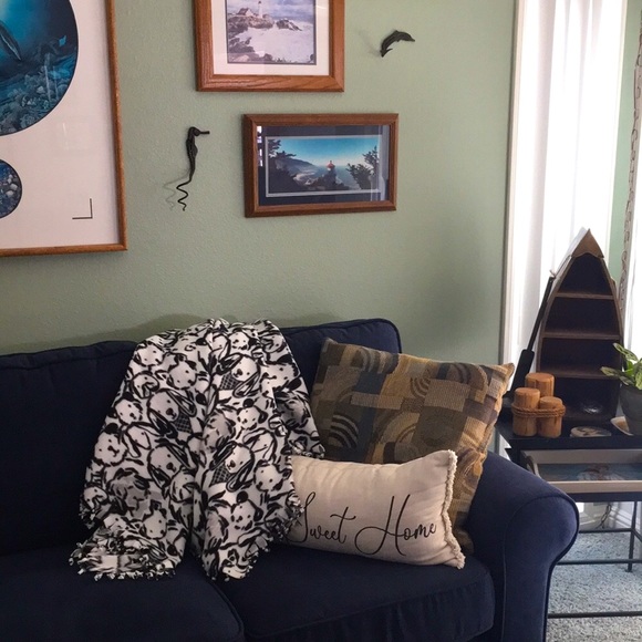 Sketched Puppy Dog Fleece Blanket - Picture 5 of 13